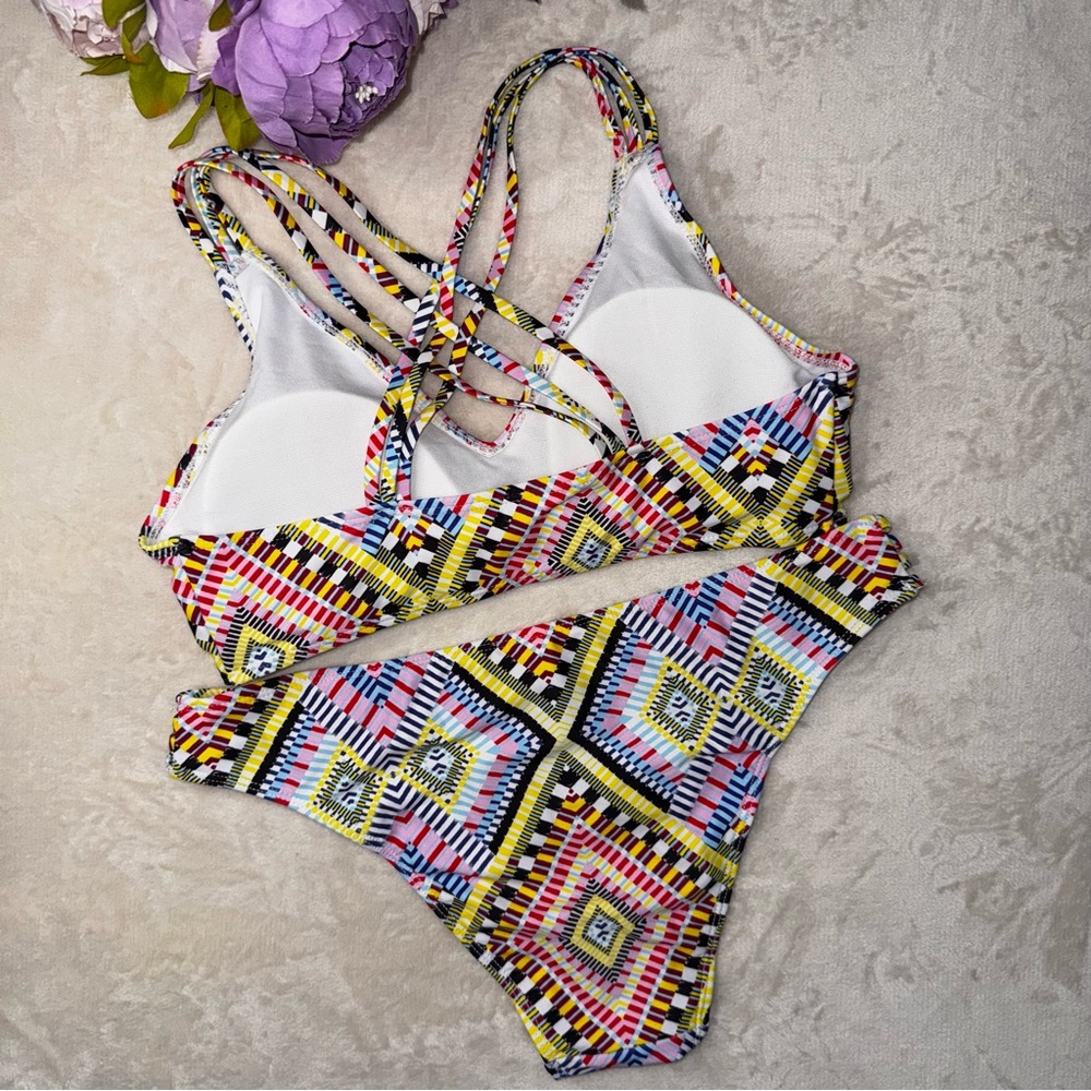 Boutique Colorful Geometric Strappy Bikini Set - Picture 6 of 12